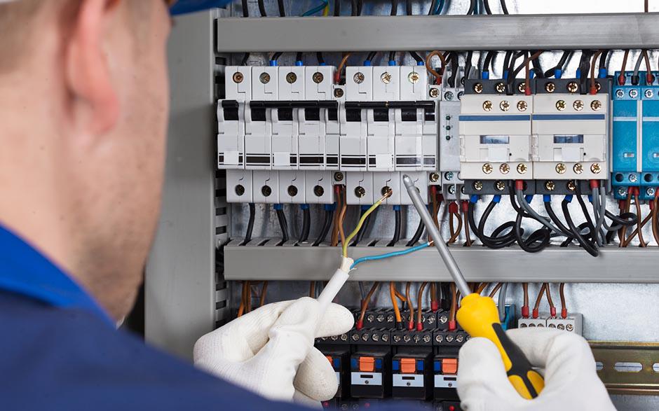 recherche électricien Paris 14